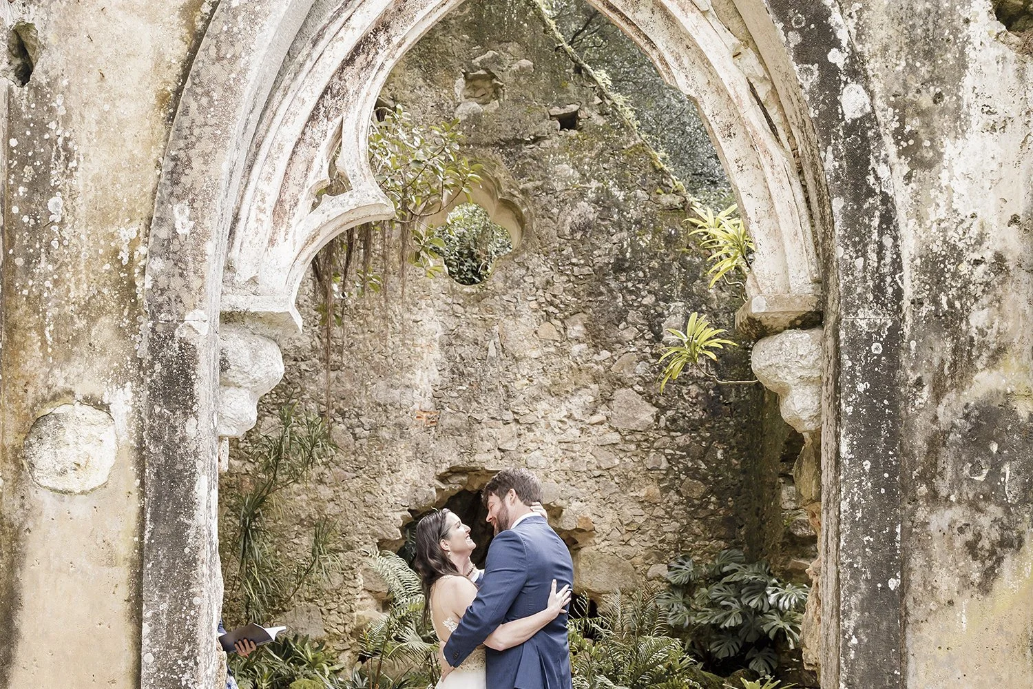 chapel-ruins-monserrate-palace-sintra-elopement-photographer-ana-lucia-da-cruz-sintra-53.jpg