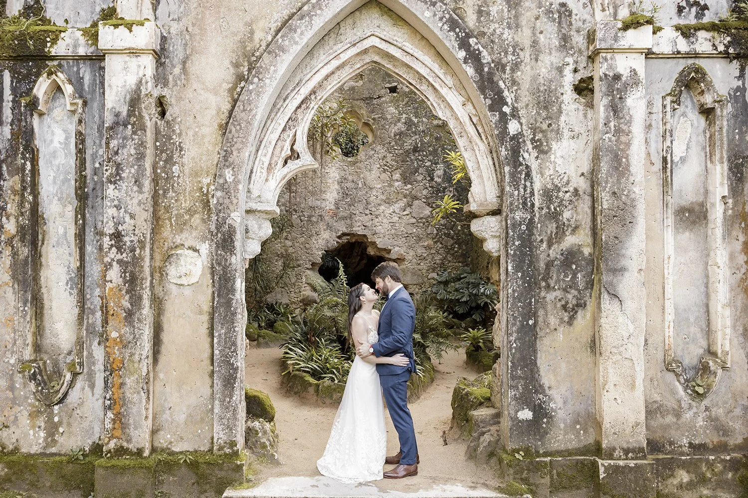 chapel-ruins-monserrate-palace-sintra-elopement-photographer-ana-lucia-da-cruz-sintra-60.jpg