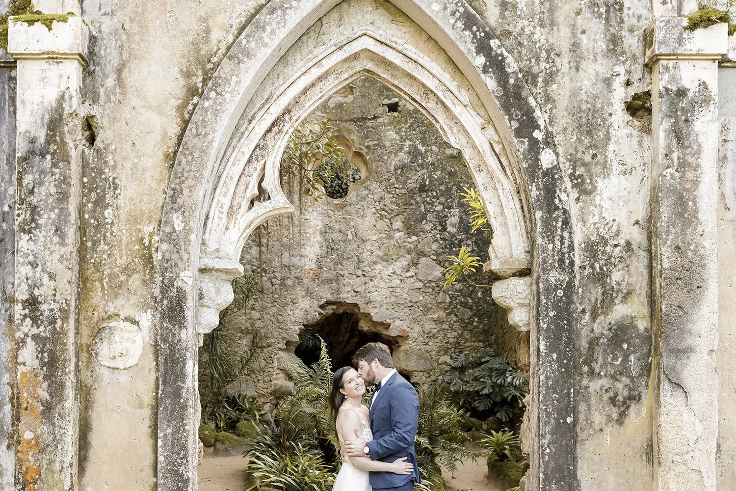 chapel-ruins-monserrate-palace-sintra-elopement-photographer-ana-lucia-da-cruz-sintra-64.jpg