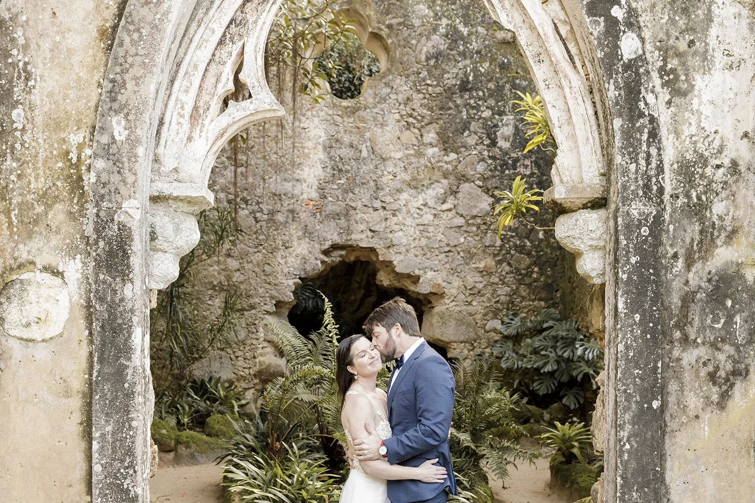 chapel-ruins-monserrate-palace-sintra-elopement-photographer-ana-lucia-da-cruz-sintra-65.jpg