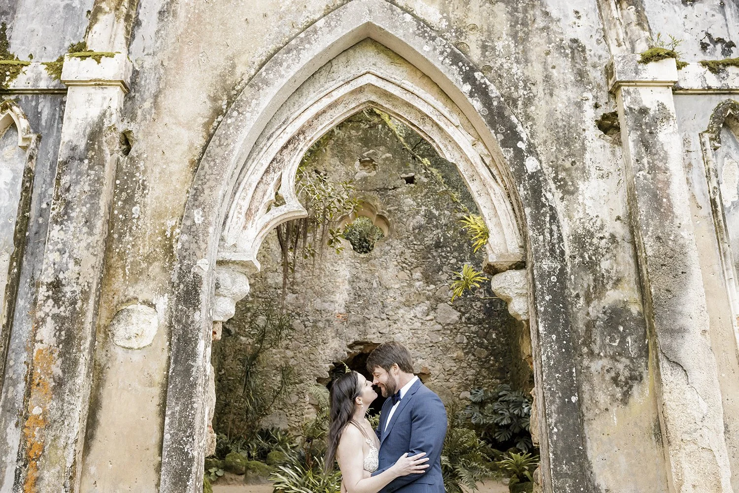 chapel-ruins-monserrate-palace-sintra-elopement-photographer-ana-lucia-da-cruz-sintra-67.jpg