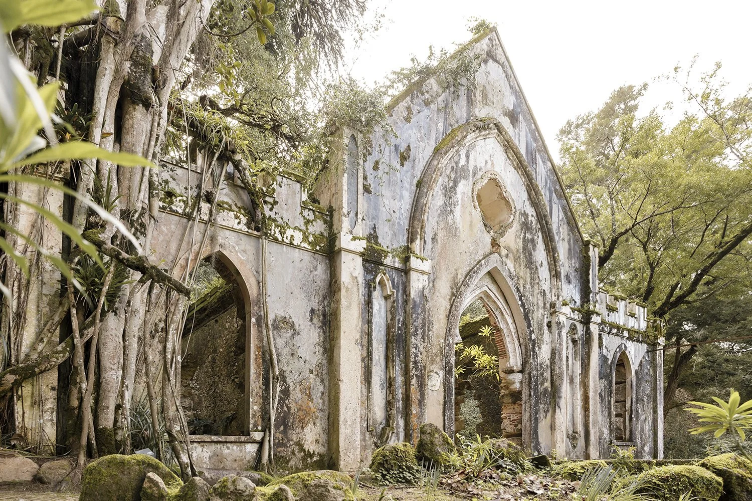 chapel-ruins-monserrate-palace-sintra-elopement-photographer-ana-lucia-da-cruz-sintra-1.jpg
