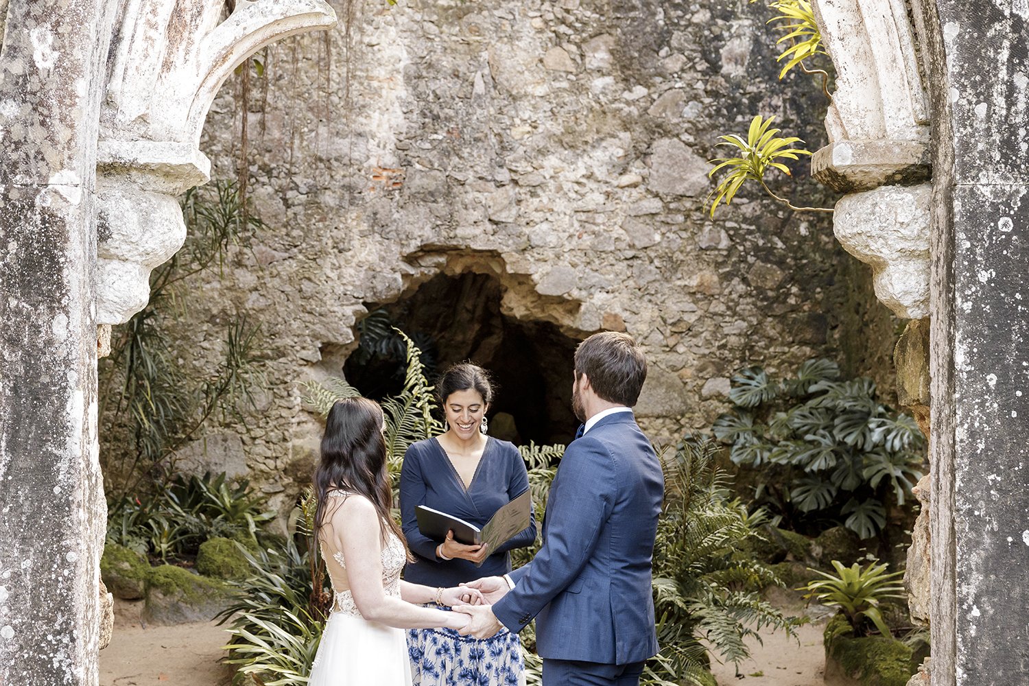 chapel-ruins-monserrate-palace-sintra-elopement-photographer-ana-lucia-da-cruz-sintra-6.jpg