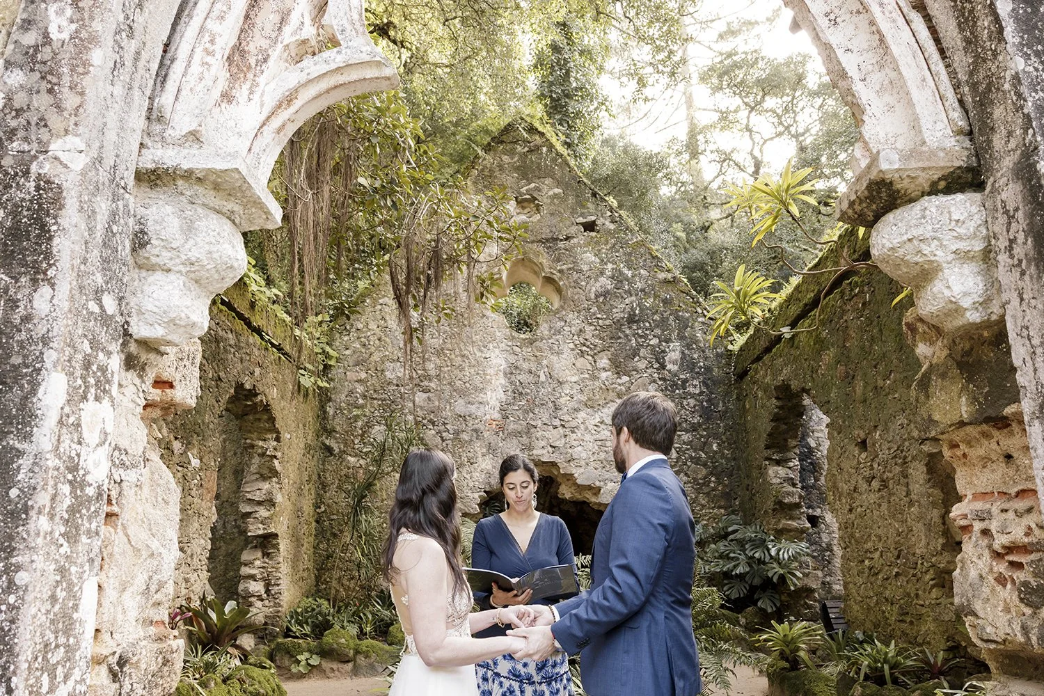 chapel-ruins-monserrate-palace-sintra-elopement-photographer-ana-lucia-da-cruz-sintra-18.jpg