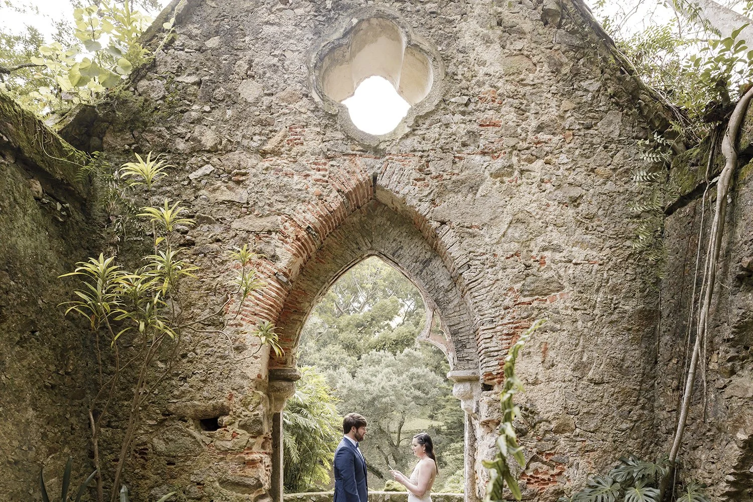 chapel-ruins-monserrate-palace-sintra-elopement-photographer-ana-lucia-da-cruz-sintra-32.jpg