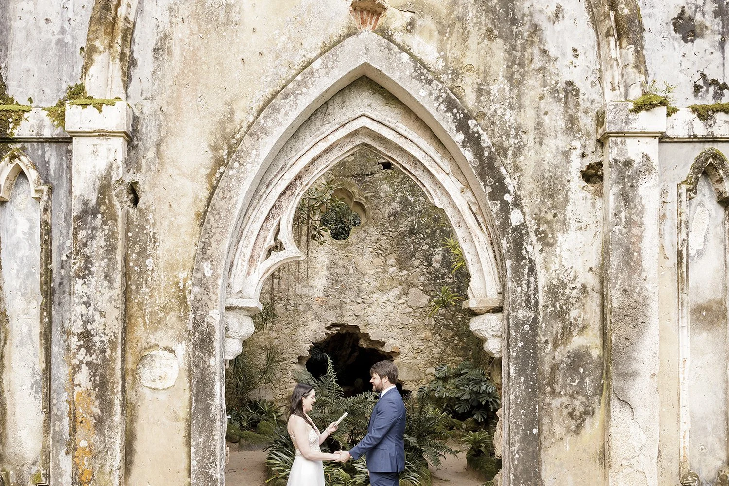 chapel-ruins-monserrate-palace-sintra-elopement-photographer-ana-lucia-da-cruz-sintra-35.jpg