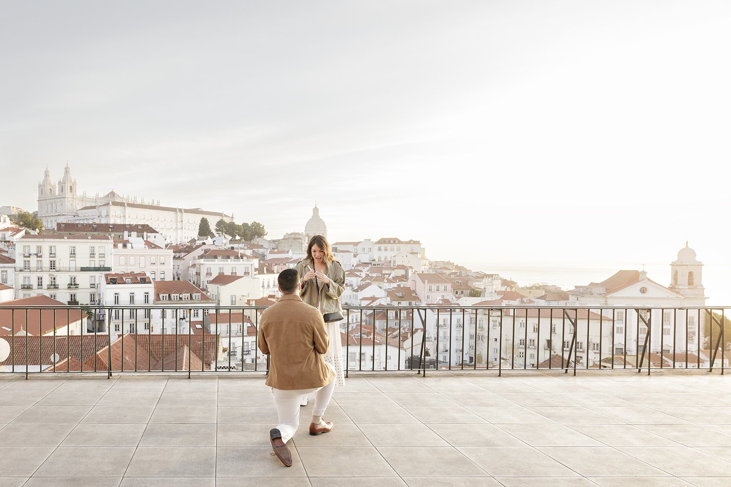 lisbon proposal photoshoot at miradouro das portas do sol in lisbon