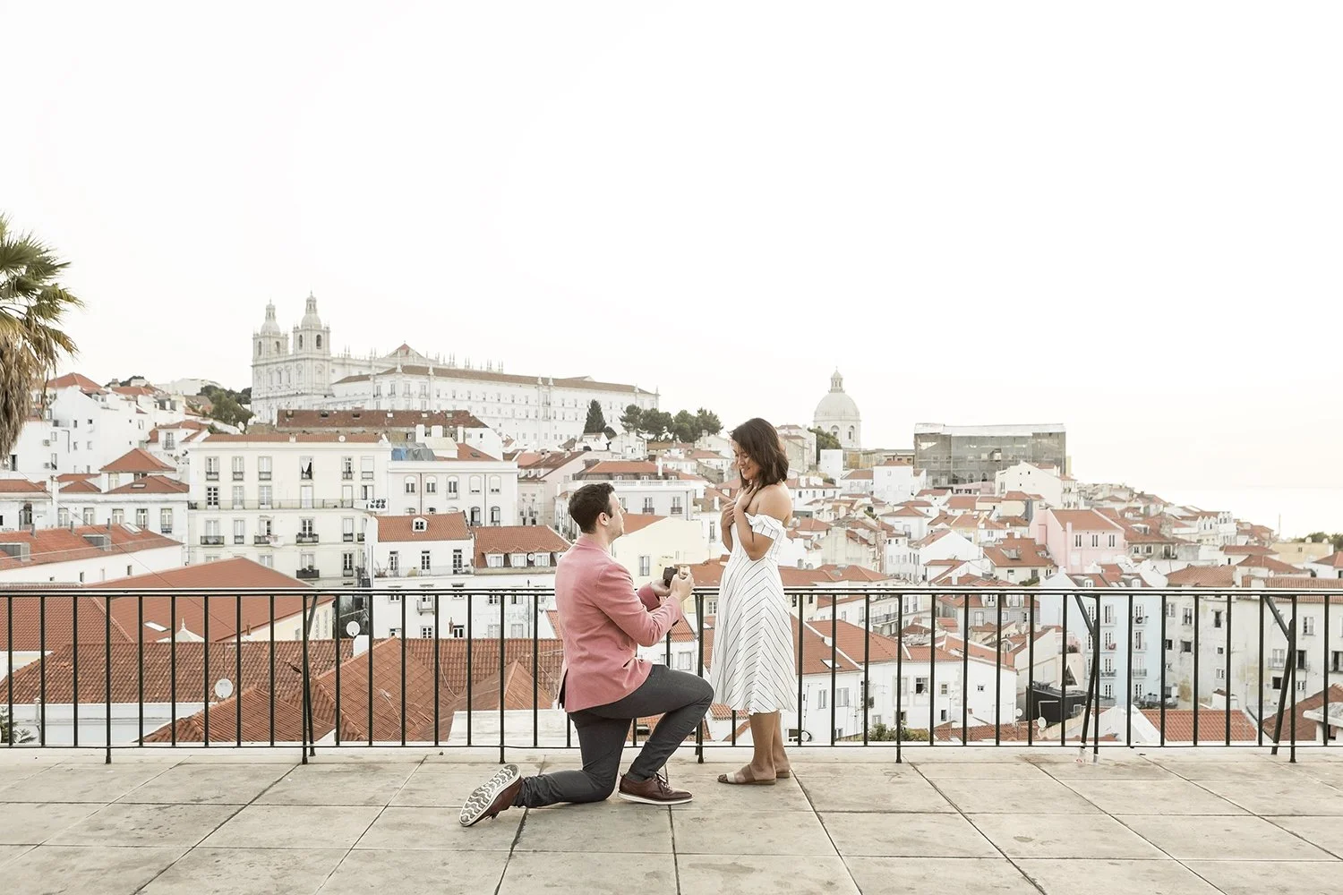 alfama-surprise-wedding-proposal-photographer-ana-lucia-da-cruz-terra-fotografia-flytographer-1.jpg