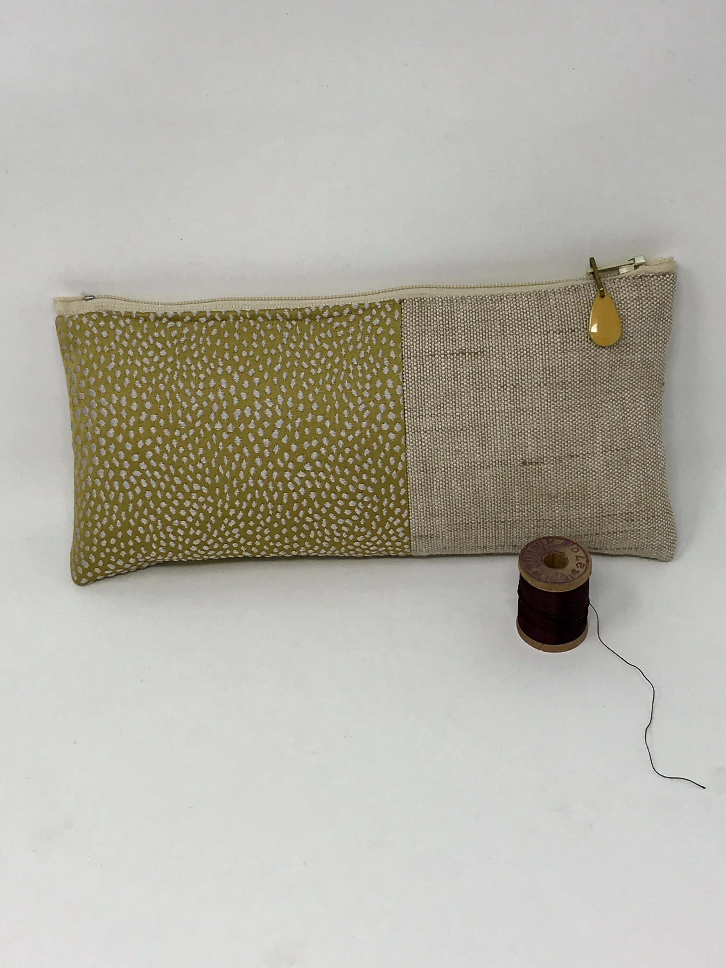 clutch pebble lemon.jpg