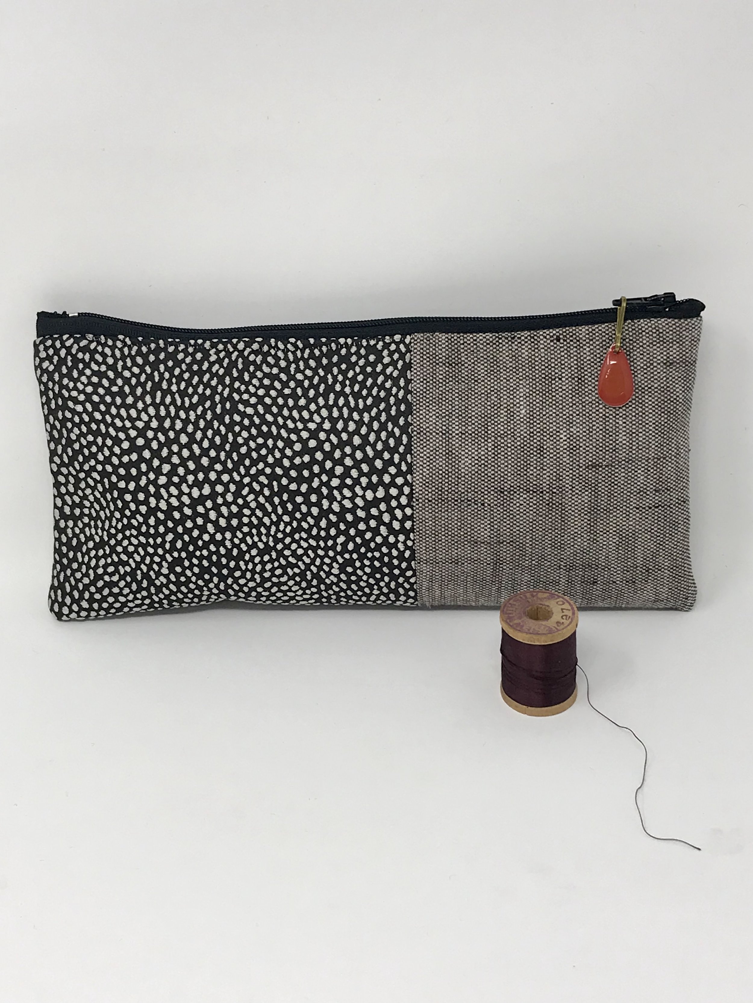 clutch pebble onyx.jpg