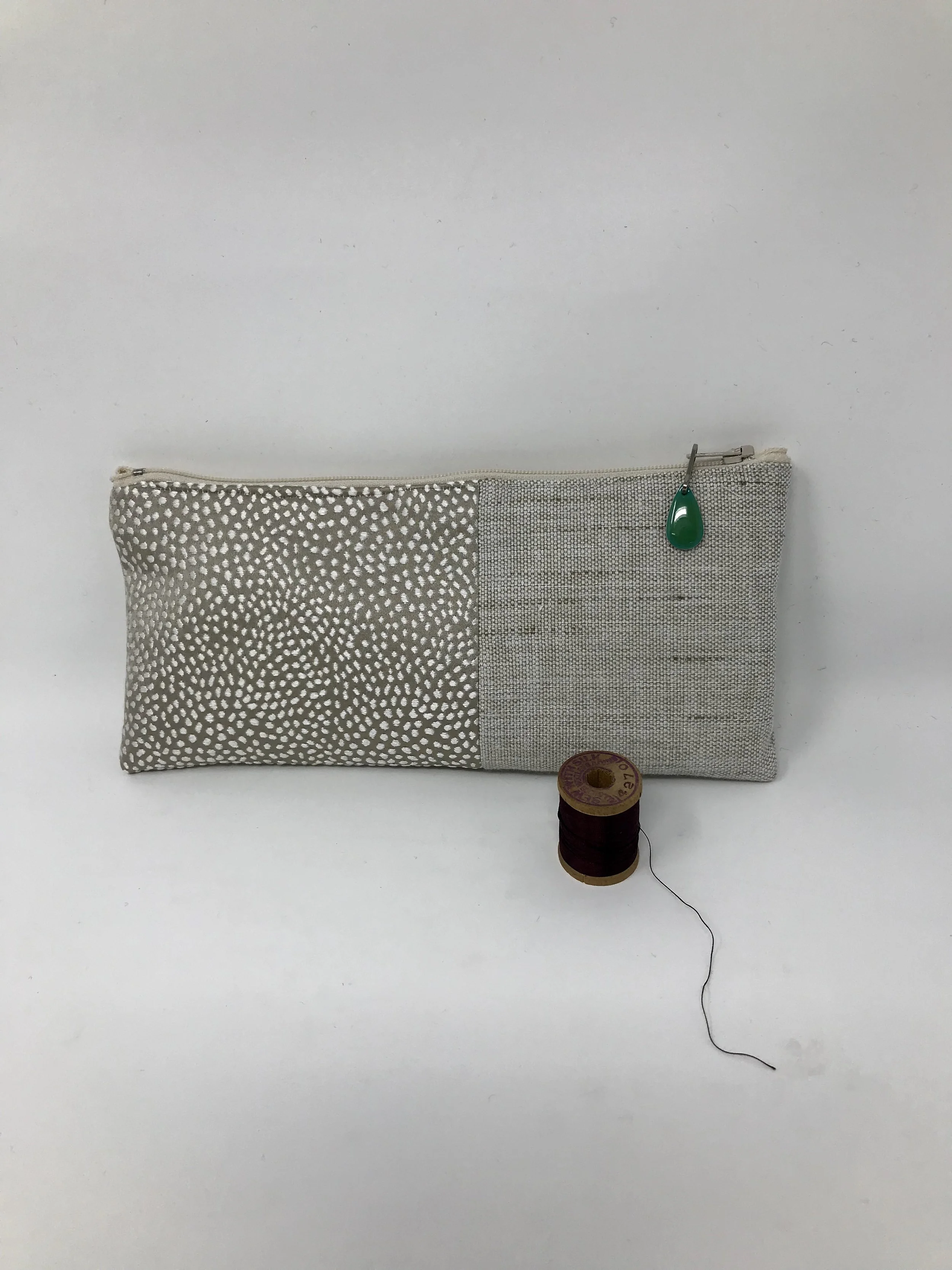 clutch pebble oyster.jpg