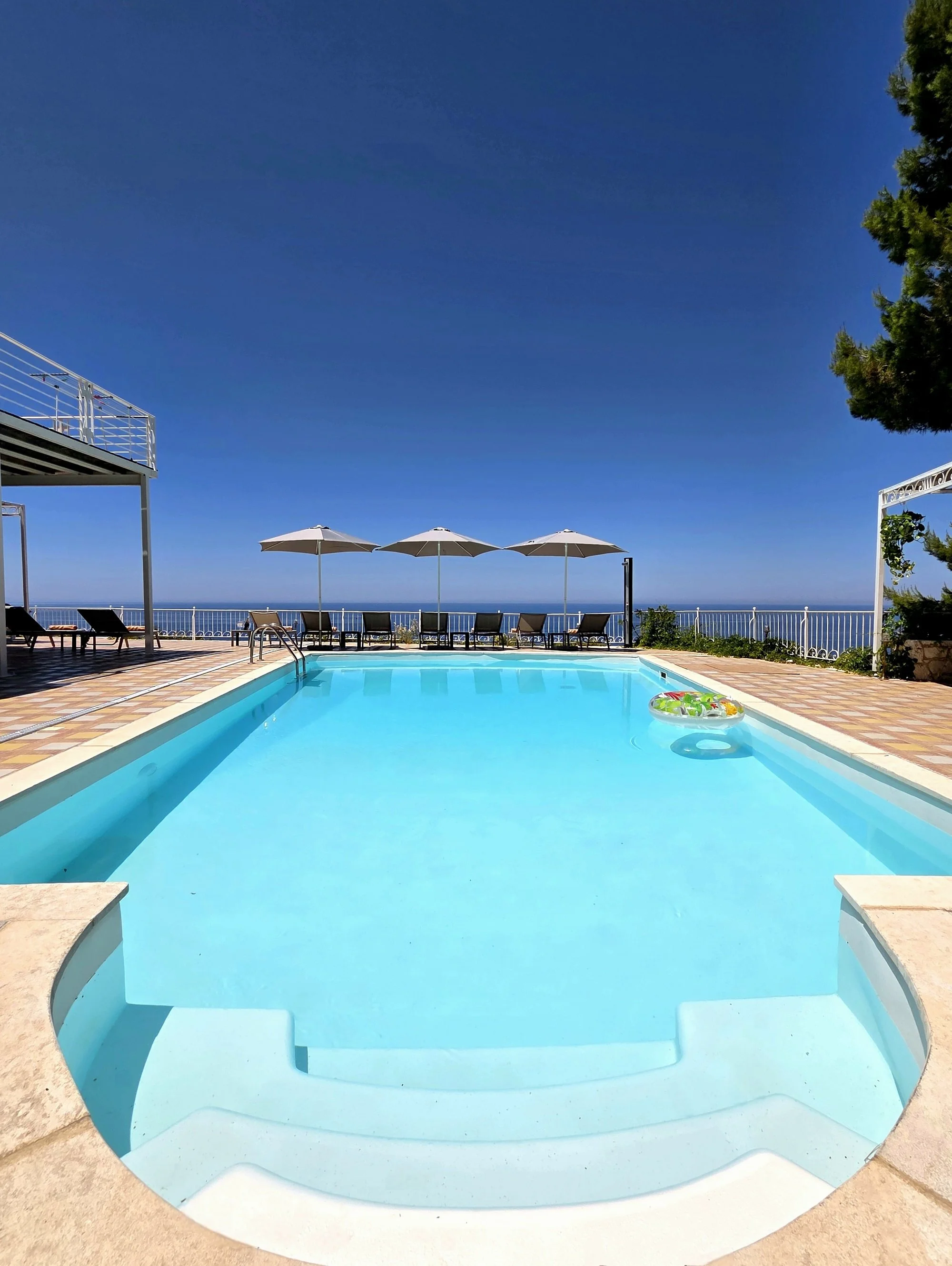 8Margaux_Pool_.jpg