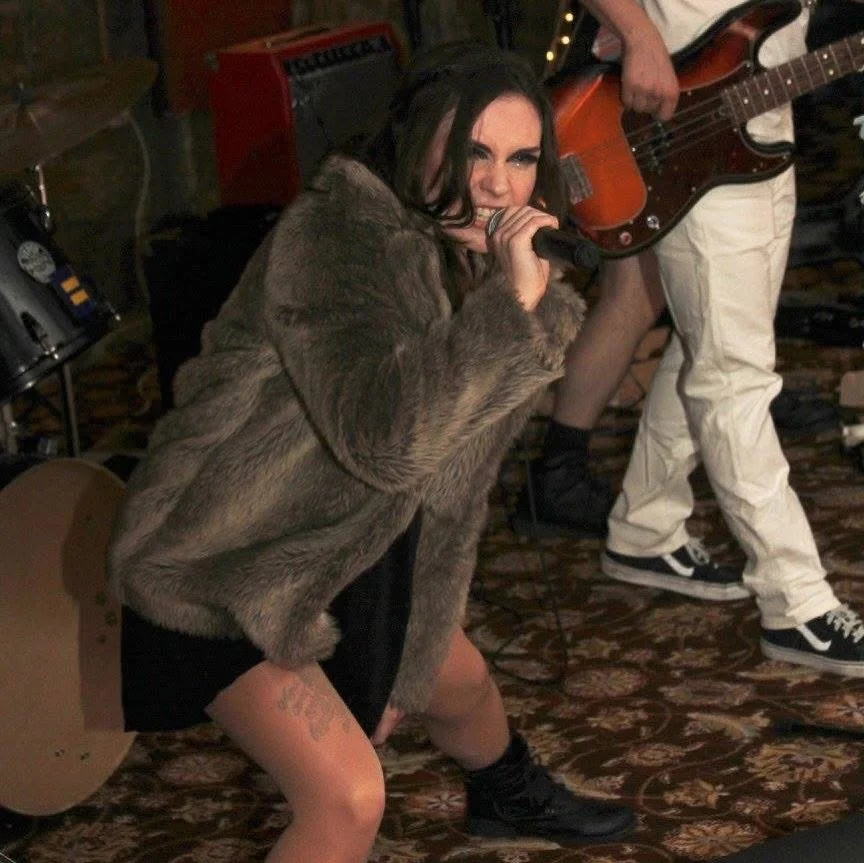 got two wolves inside me and their name is STARK 🗡️ 
🐺 by Candid Butterflies Photos at Ice &amp; Fire Con 2017
🐺 slitting Jack&rsquo;s throat at at the Way Station in 2017 by @bww.photos 
🐺 confetti cannon number one at Ice &amp; Fire Con 2022 by