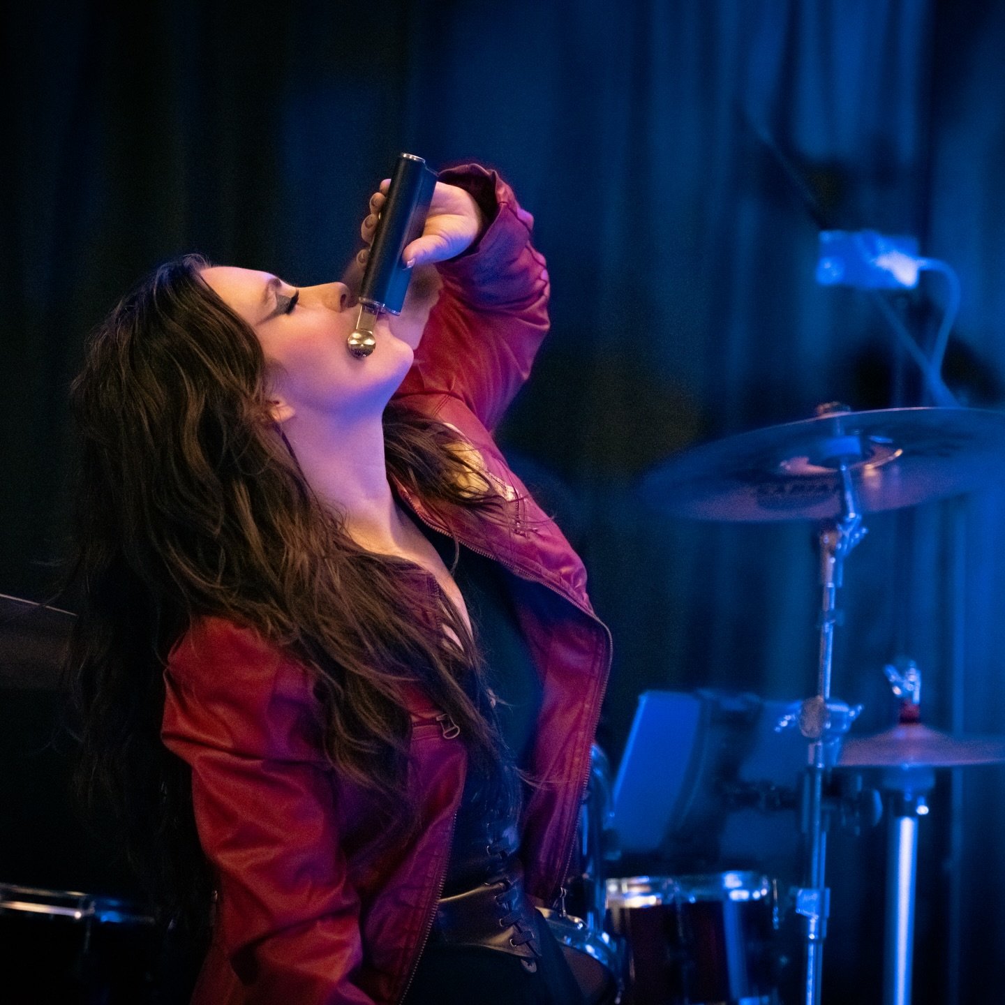 ladies is imps too go on brush your shoulders off
.
🍷 chug-a-lug at Ice and Fire Con 2022 by @nonlinearknitting 
🍷 at Con of Thrones 2017 by @nonlinearknitting 
🍷 at the Way Station 2017 by @bww.photos 
🍷 &ldquo;we can drink &amp; talk &amp; play