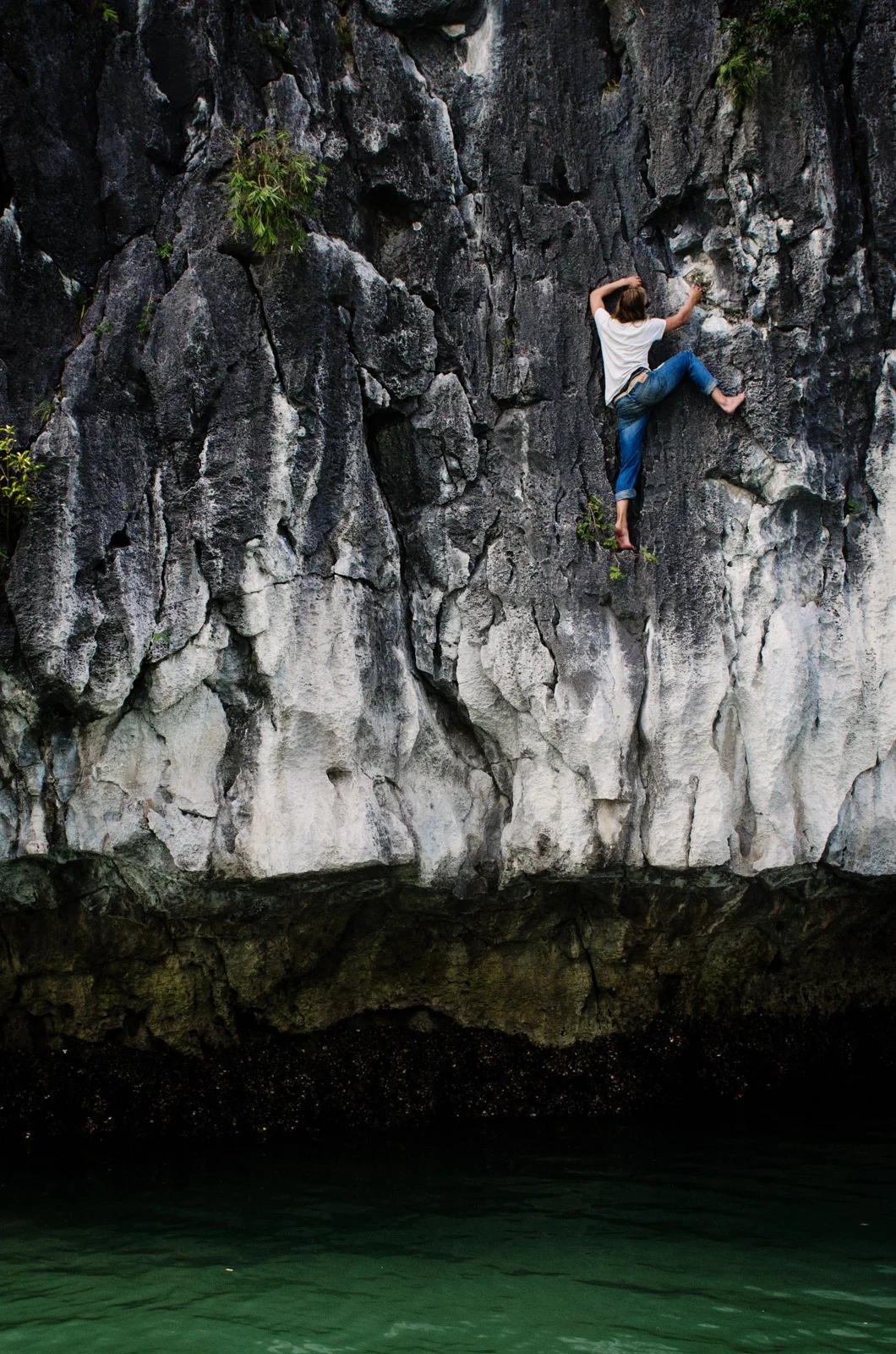 RockClimbing-AsiaOutdoors-HalongBay-Vietnam-61.jpg