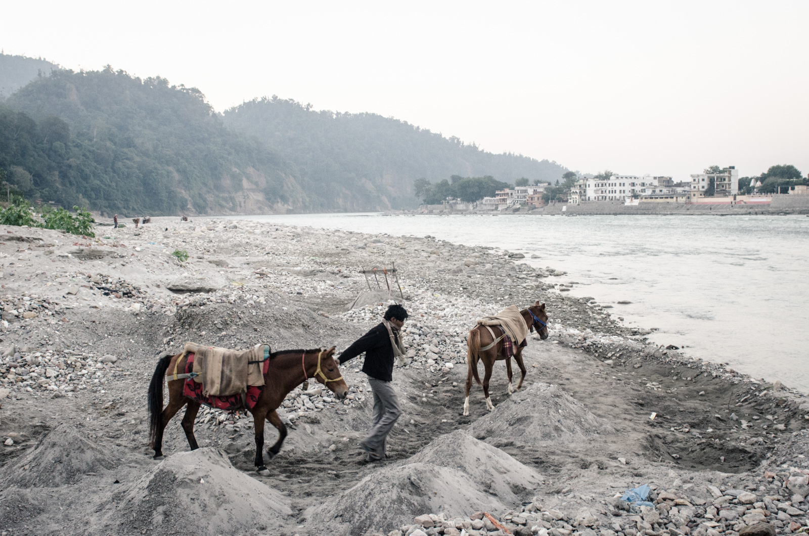 Rishikesh-Uttakarand-India-GangesRiver-AmyRolloPhoto-0500.jpg