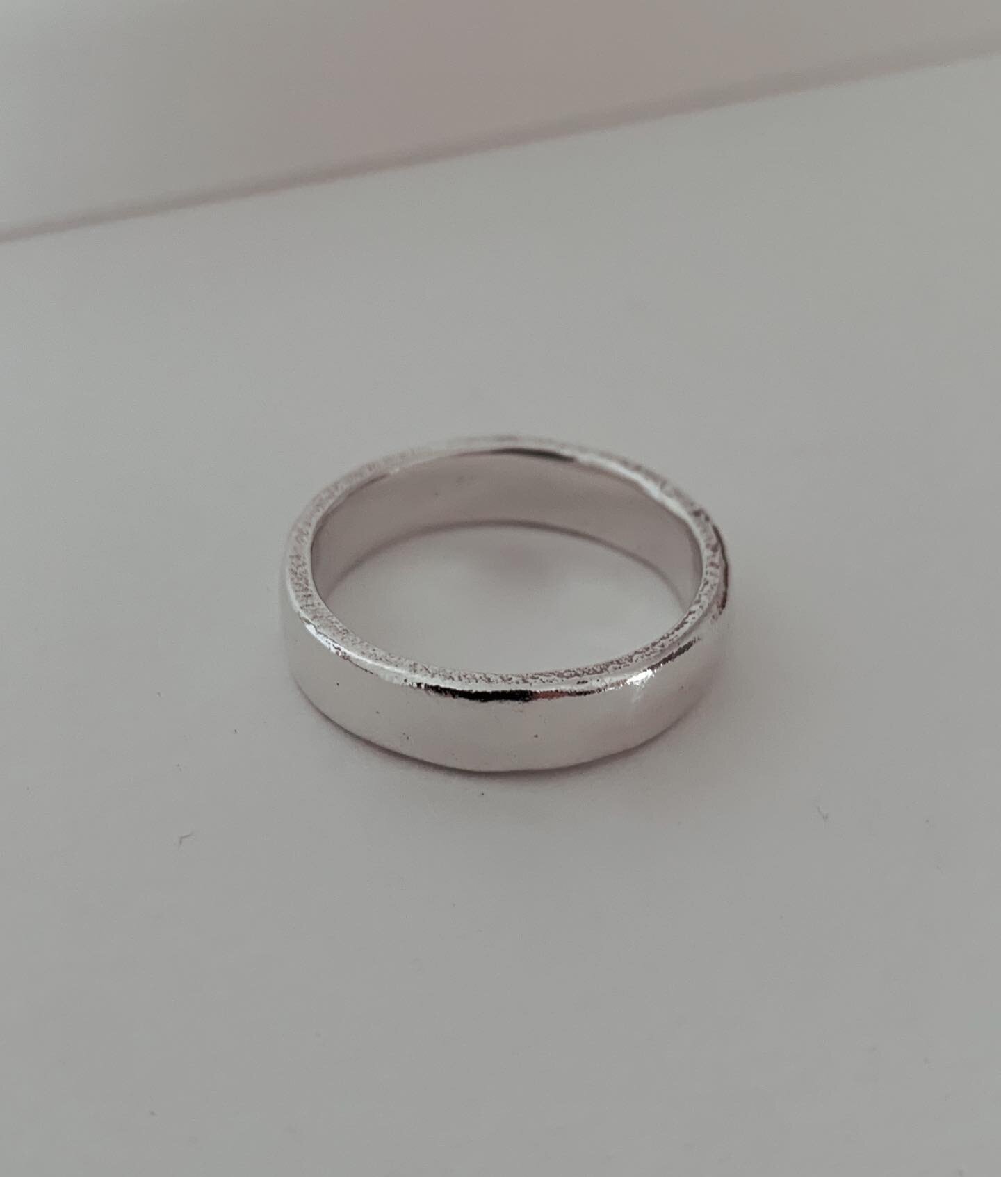 C O M M I S S I O N ◻️ I&rsquo;ve been quietly working away on my 2023 commissions. First of the year was this hand carved  and sand cast men&rsquo;s wedding ring in sterling silver. Smooth finish on the band with detailing on the top and bottom