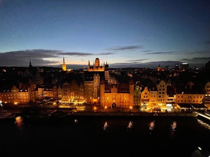 Gdansk at Night.jpg