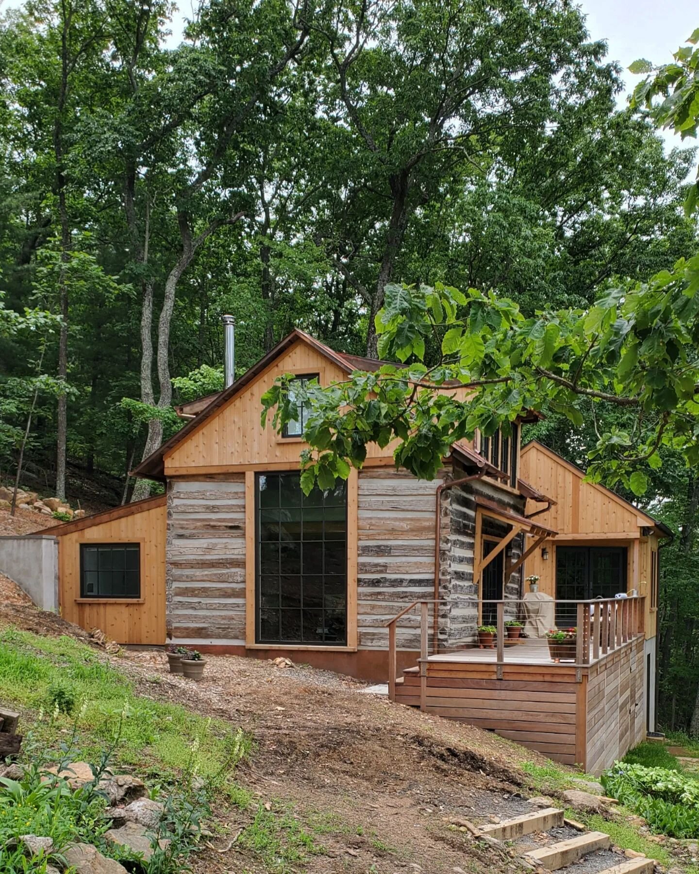 Small Guest Cabin complete. Phase one of a mountain top complex. Looking forward to seeing the next phases move towards completion as well as the installationof the landscape architectural work by @groundedllc . #oldcabin #newlife #cabinporn