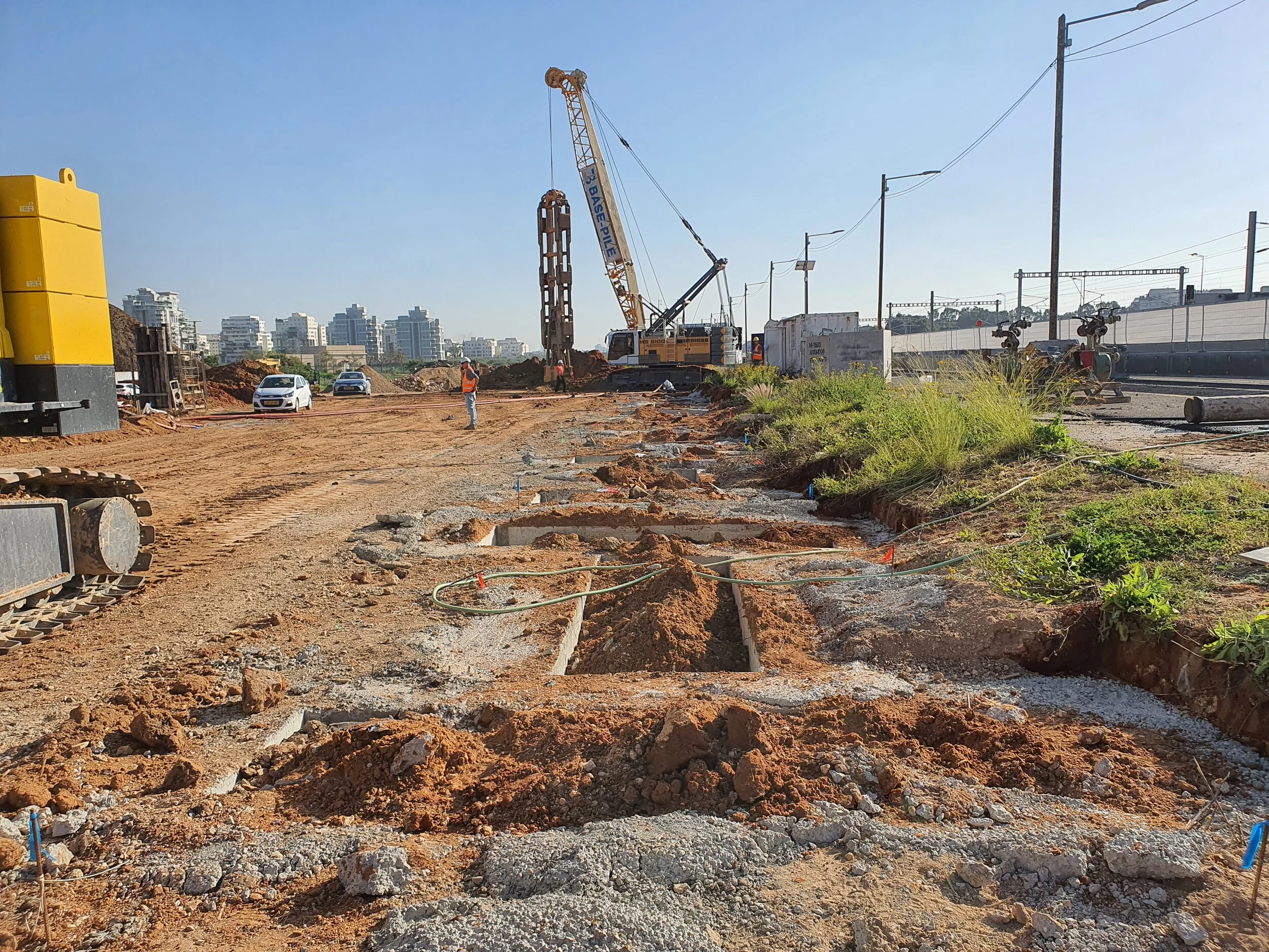 Ayalon HighWays crossing road and railway tracks south of Glilot