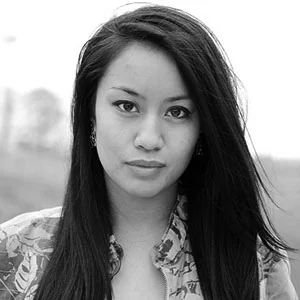 Sarah+Tumaliuan+-+Headshot-300.jpg
