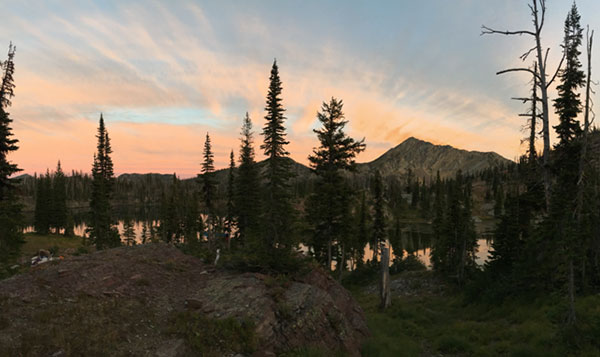 Sunset above Little Carmine and Carmine peaks – a beautiful welcome to Sapphire Lake