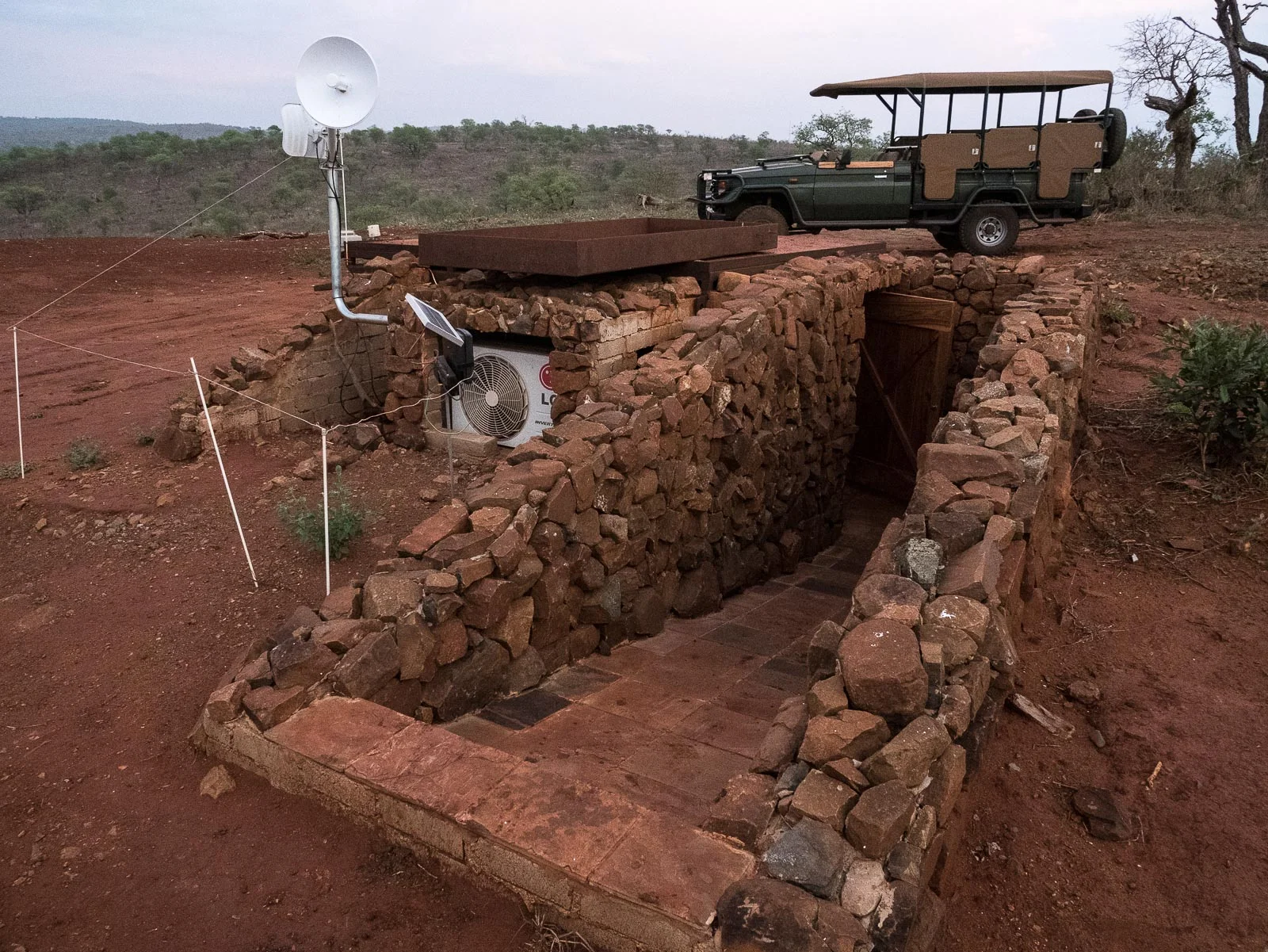 SCAVENGER HIDE