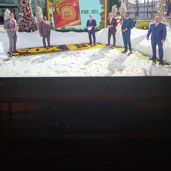 Wow.  Thanks @nflonfox for the features during pregame and halftime last night for the @saints vs @vikings Christmas game.  And GO Saints for the win!

#mommaweontv #preservationhalljazzband #NFL #preshallfoundation #trumpet #vanlaartrumpets