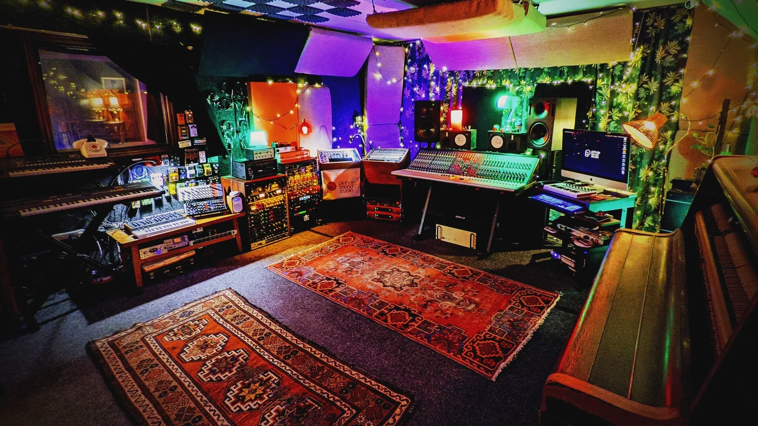 Recording session in the Pinhole control room