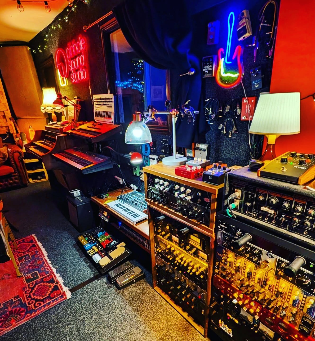 We've had a few spots open up over the next few weeks so if anyone's looking to book in before Xmas now's the time! 

Whether it's recording or mixing something you've tracked elsewhere, just let me know if you want to get something in the book.

Ada