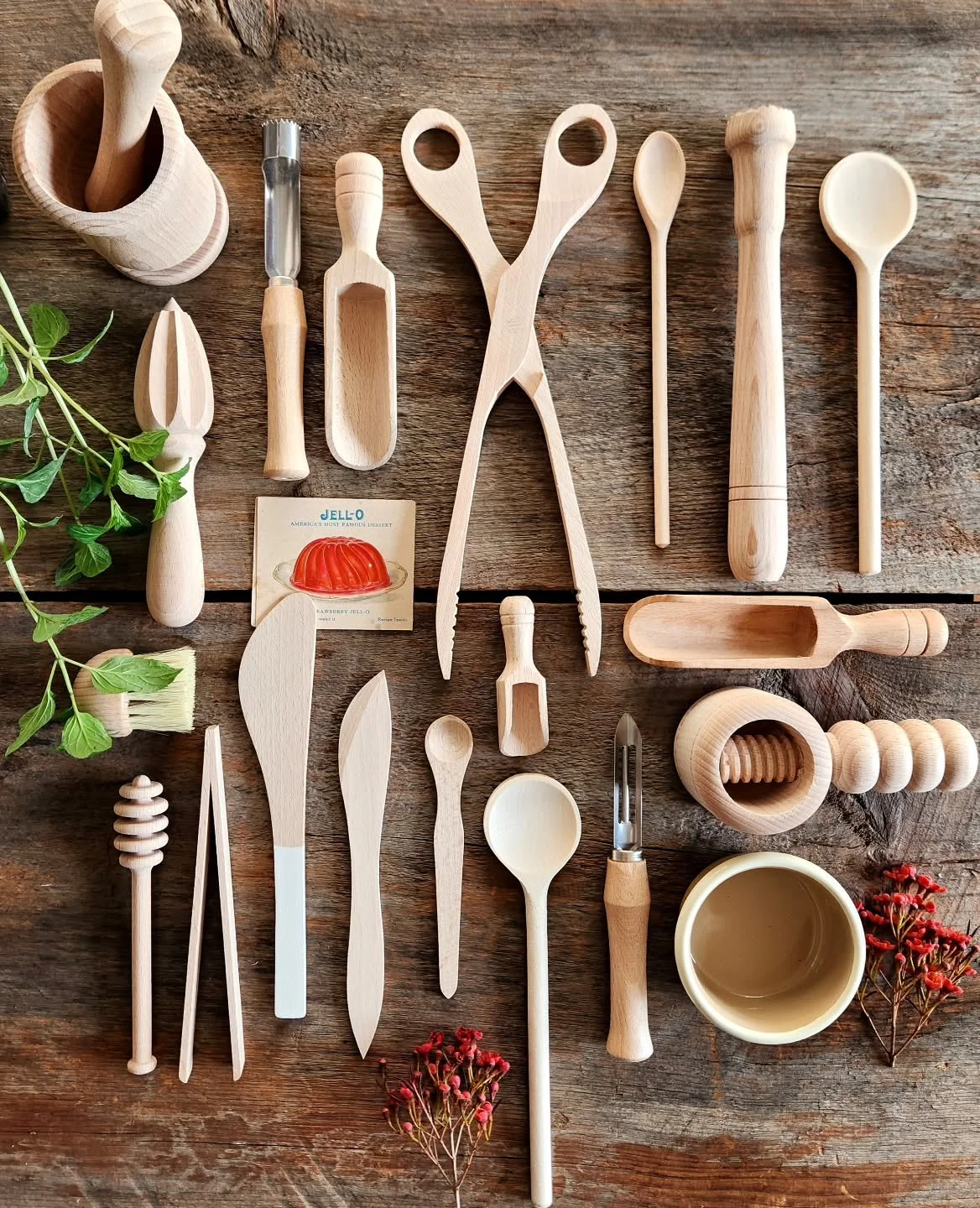 New work for @earthandnest . Wouldn't these be  great in a holiday goody bag for the foodie in your life? Wait, are we really holiday shopping already? 
.
#kitchentools #holidayshopping #foodie #productstyling #propstyling #sustainableliving #product