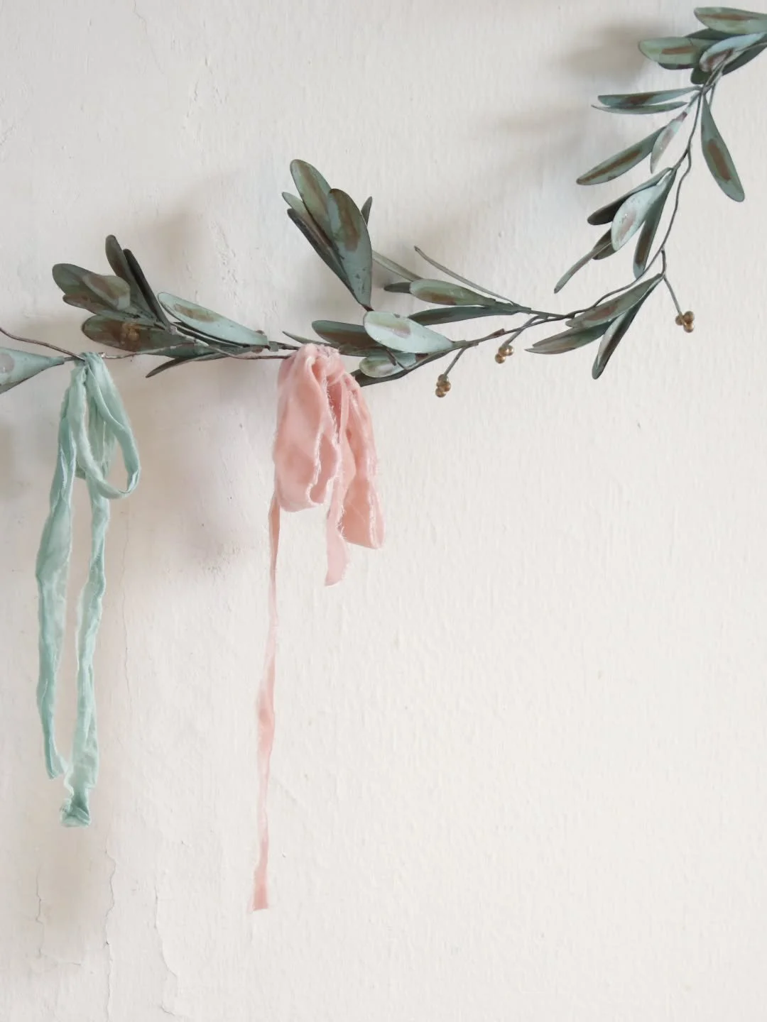 I've been pretty quiet lately but I'm still here! Just a bit overwhelmed by winter blahs. I know this will pass. It always does. I wish you a beautiful day with your family and friends. And if you're not celebrating you can always go to the movies li