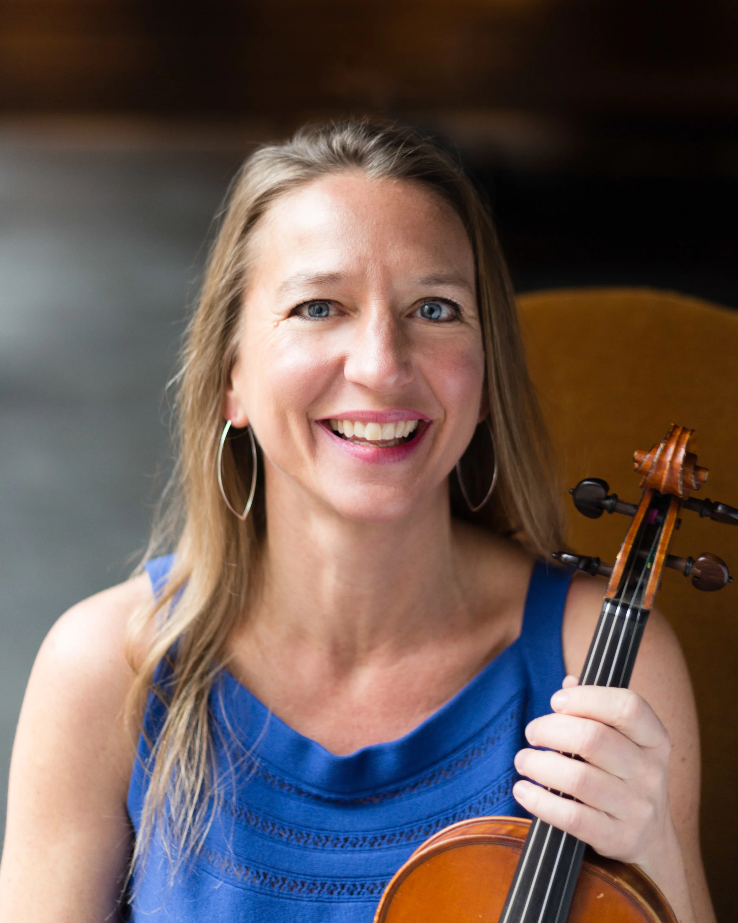 Inger Petersen Carle, Violinist Carnegie Mellon University, Cleveland Institute of Music What makes a great studio musician? Someone who gets it right on the first pass. That's Inger. And the magic she works in the studio translates to live performances too, when you only get one chance. With training like Inger’s, she’s in high demand, performing with the likes of Lake Forest Symphony, Elgin Symphony Orchestra, and the City Lights Orchestra – and nationally with the Sarasota Opera and the Key West Symphony Orchestra. You might also catch her with the Becca Kaufman Orchestra or the CoverGirls Violin Show. Don’t forget to listen at your next theater outing; Inger’s recorded the soundtracks for Chicago Shakespeare Theater, Goodman Theatre, and American Players Theatre. Plus, she’s a first-call when touring musicians come through town, performing with Rod Stewart, Ray LaMontagne, Belle and Sebastian, Kishi Bashi, Sufjan Stevens, Poi Dog Pondering, Michael Bublé, Josh Grobin, the Pointer Sisters, Dennis DeYoung, Natalie Cole, Frank Sinatra Jr. and Brian Wilson – to name a few . Her teachers have included Donald Weilerstein, Andrés Cárdenes and David Updegraf.