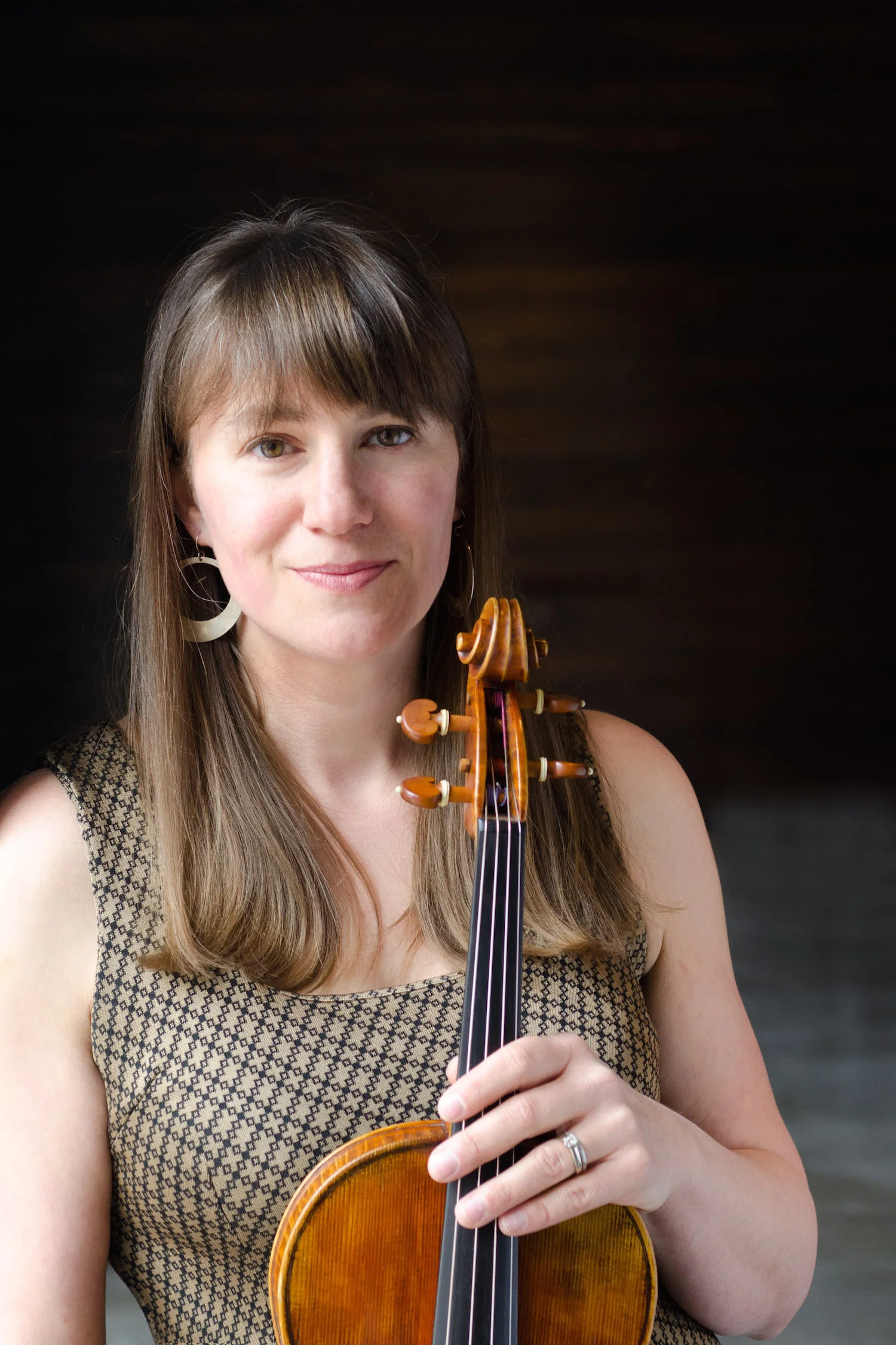 Erielle Bakkum, Violist Founding Member DePaul University School of Music We are all searching for our inner voice, right? That's where the viola comes in, and your search can end with Erielle. Don't let her humility fool you -- her talents run far. If you spend your summers hitting the musical festivals in Chicago, like Pitchfork or the Hideout Block Festival, you've heard our gal playing with the likes of The Duchess and the Duke, and with Hamilton Leithauser. And when she isn't performing with QP, you can catch Erielle singing with the Chicago Chorale, which has earned Chicago Tribune’s distinction of “Best Choral Performance of 2015," as well as several other Best-of-Year Performances in the Chicago Classical Review. Let’s not forget that she also spent several years as a middle school orchestra director in Orland Park. And how about the photography on our website? All done by Erielle Bakkum Photography . If only she could play viola, sing and take photos at the same time! Erielle's teachers have included Christine Terhune and Rami Solomonow.