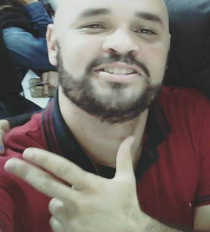 O jornalista Hélcio Beuclair, que tomou a iniciativa de fazer o abaixo-assinado junto com o arouchianos. Veja aqui as táticas criativas que ele usou para conseguir assinaturas. (Imagem: arquivo pessoal)