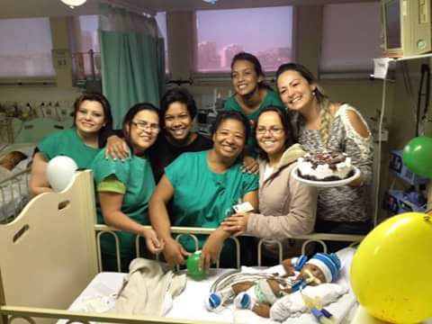 Beny recebe o amor da equipe do hospital de Jundiaí (imagem: acervo familiar)