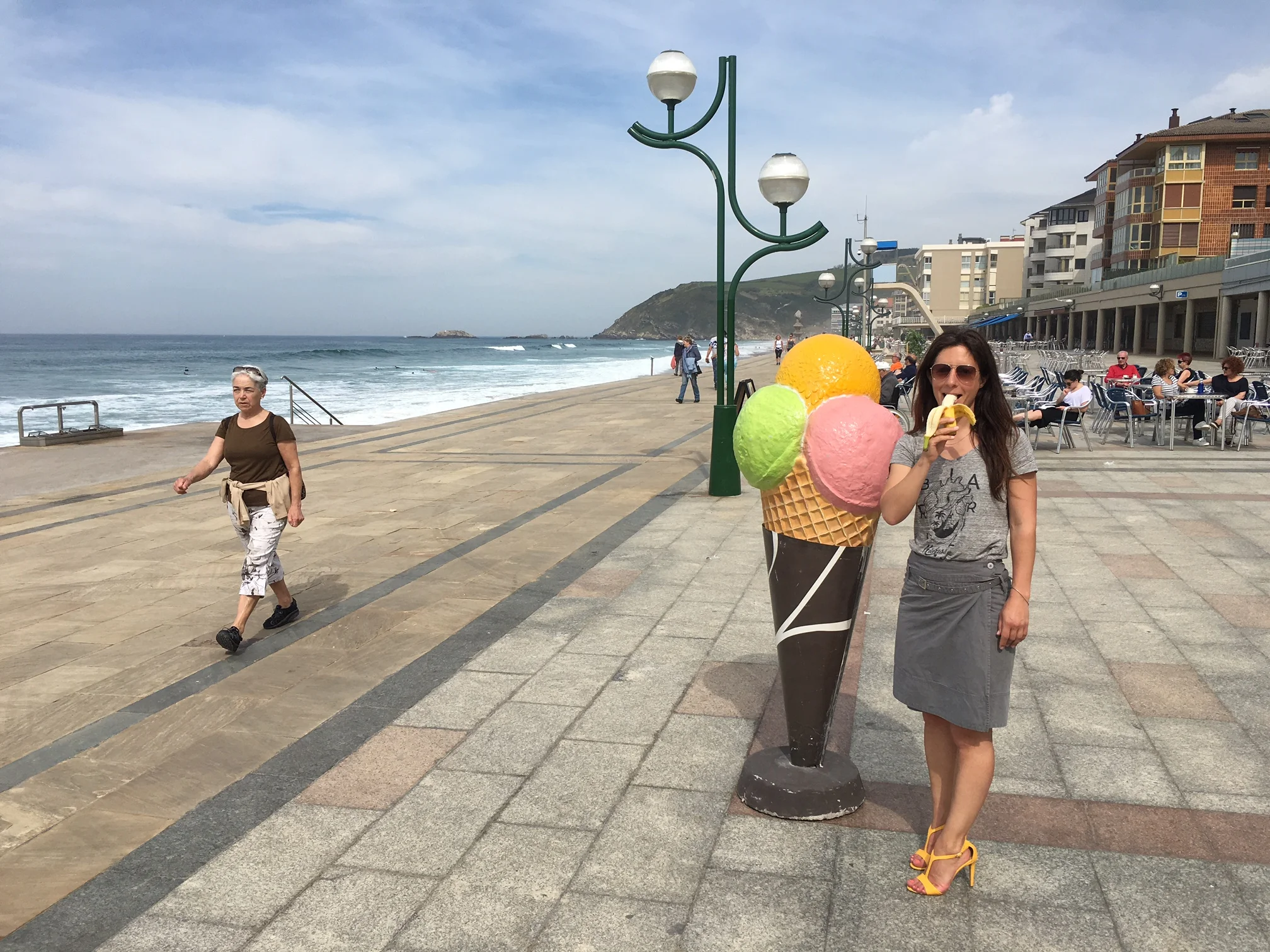 Eating a banana in Zarautz