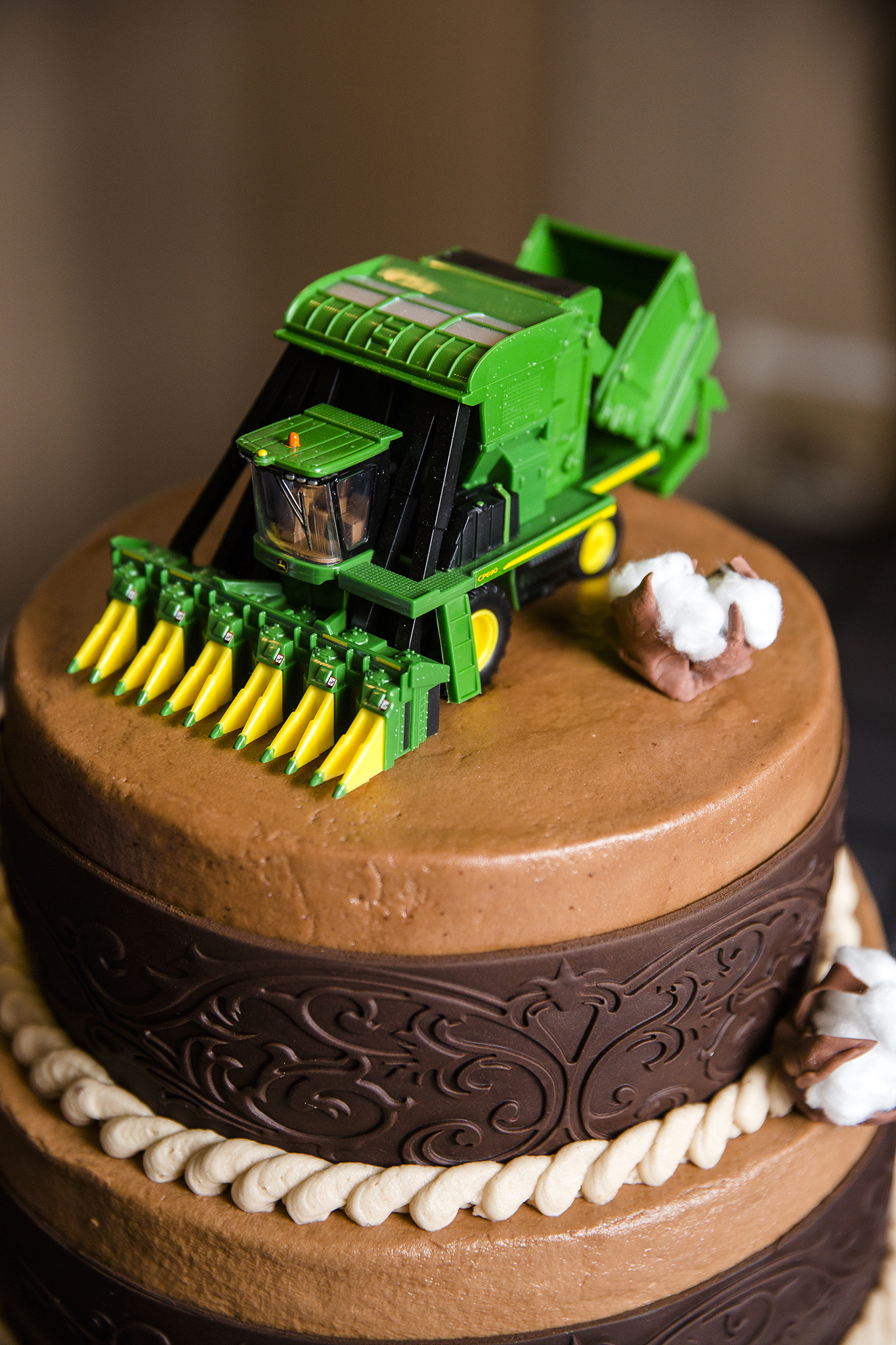 cake details, wedding day details, john deer, tractor, groom's cake