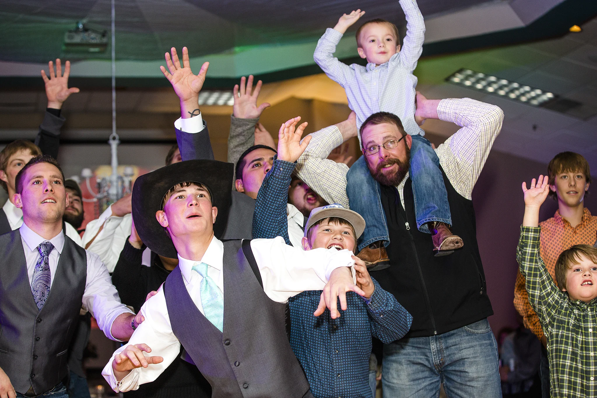 garter toss, single guys, wedding reception