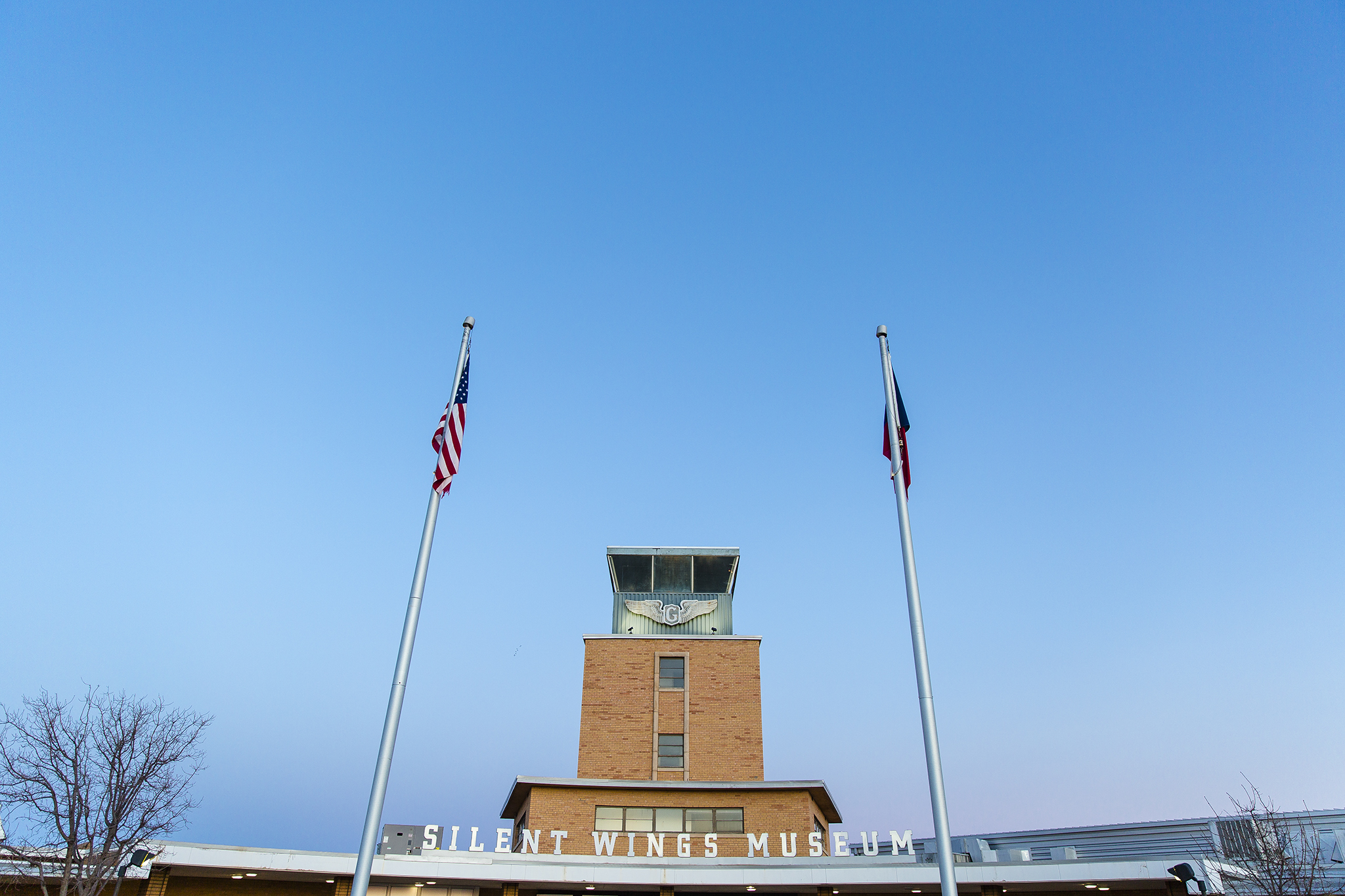 silent wings museum lubbock texas, wedding reception, big blue sky, world war II