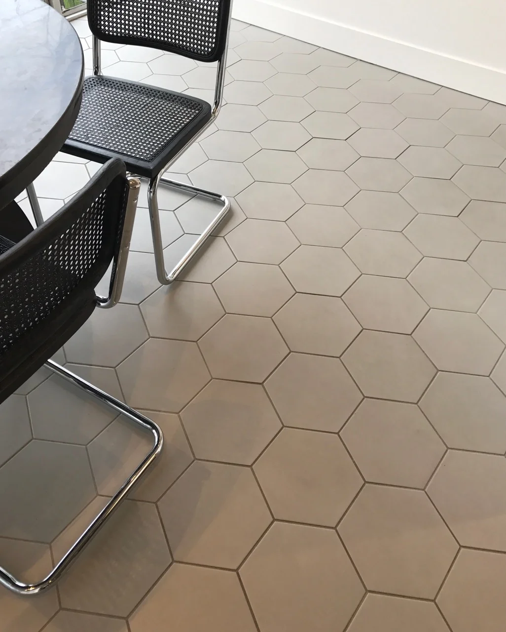 The Statements showroom in Seattle has these vintage Marcel Breuer chairs tucked around an intimate round table. Love the large ceramic hex floors layered beneath them too.
