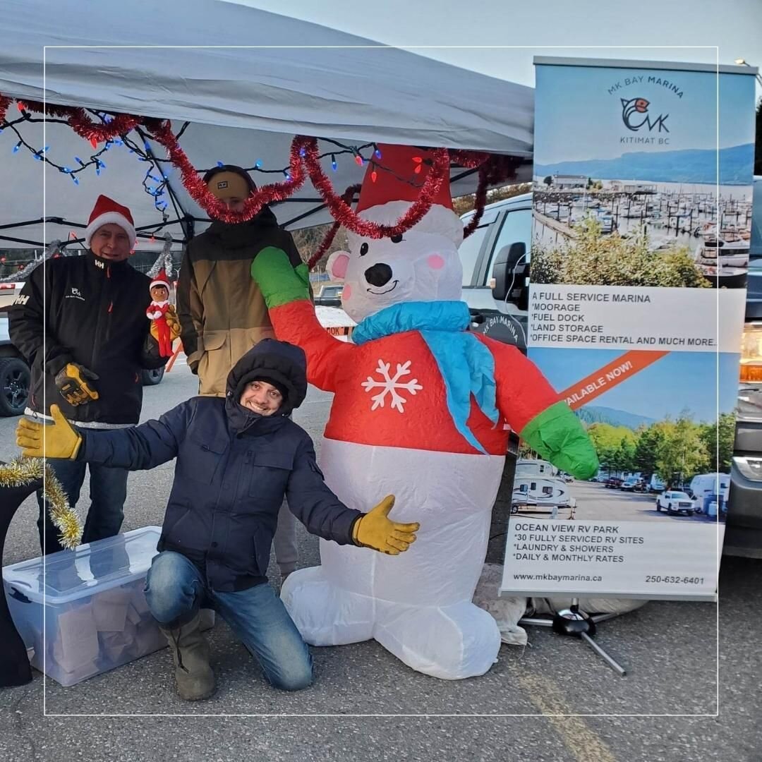 Our MK Bay crew braving the frigid temps in Kitimat... all in the name of Christmas! 🎅

Thank you @districtofkitimat 🙏
#lightupkitimat #northernbc #kitimat #countdowntochristmas