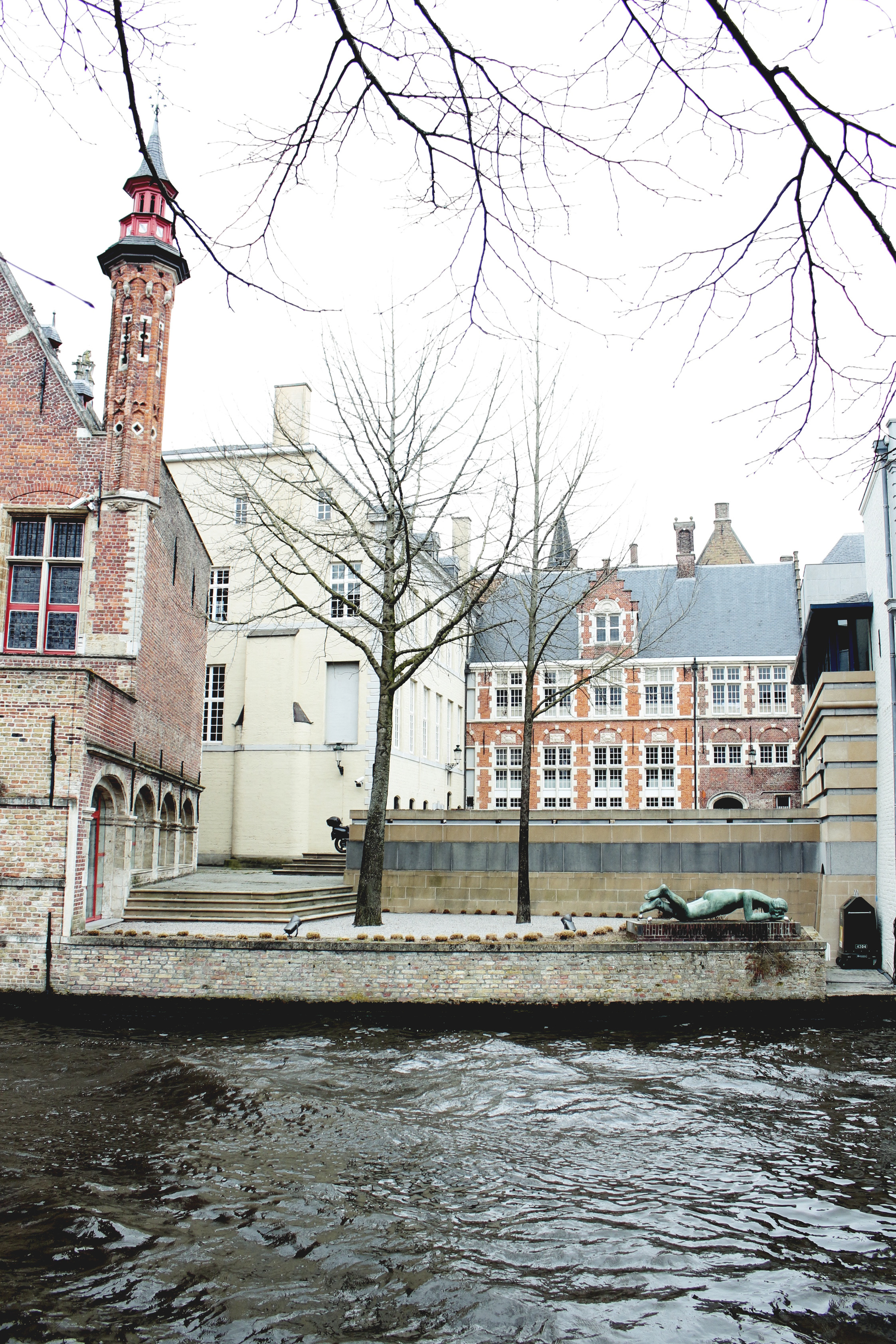 BRUGESstatue.jpg
