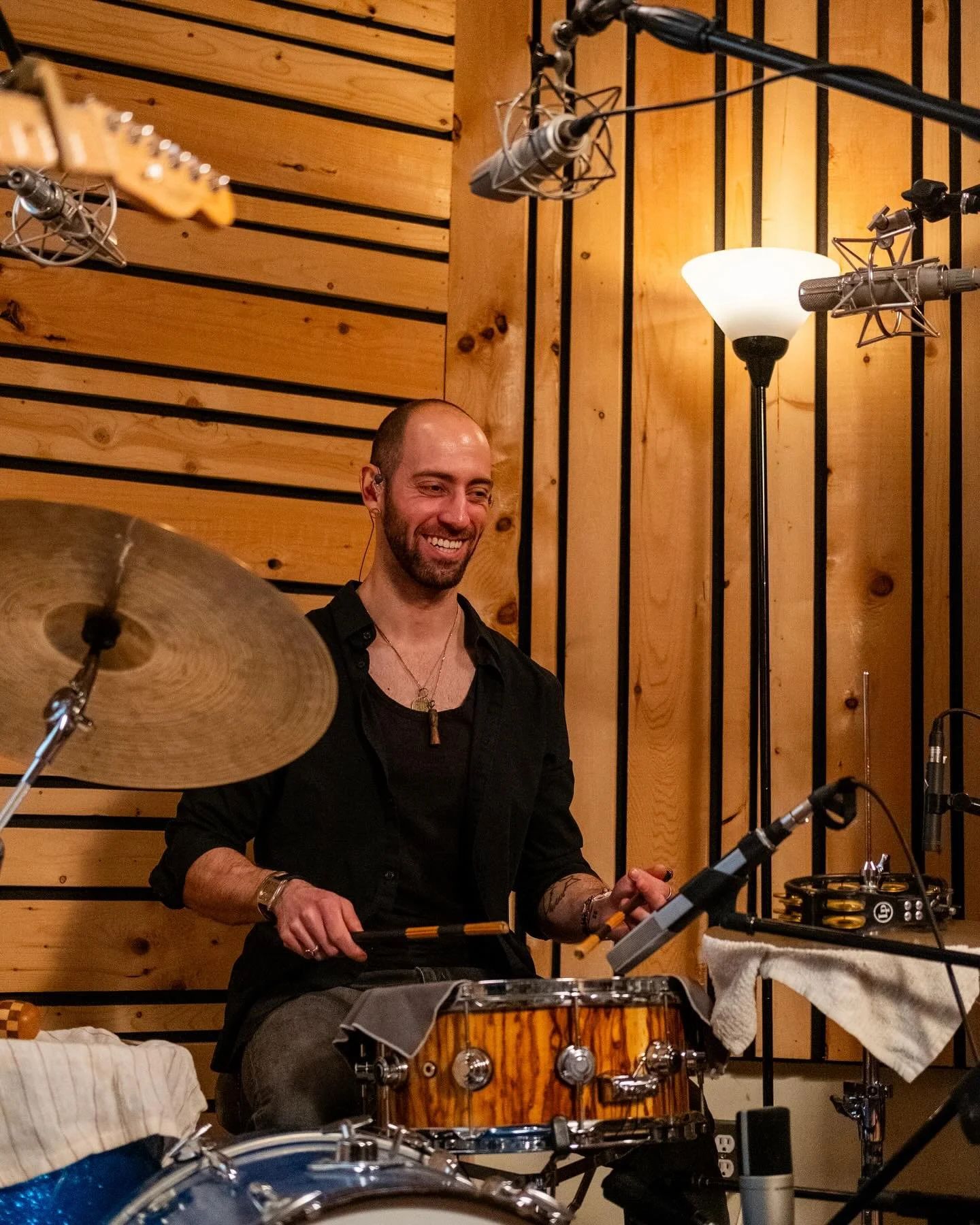 Had the pleasure of playing on the latest AudioHaze x Seawall collab, as well as assisting with the audio. Thankful for these humans and to be apart of such incredible projects. 

We teamed up with @realaudiohaze and @sennheiser to recreate @billieei