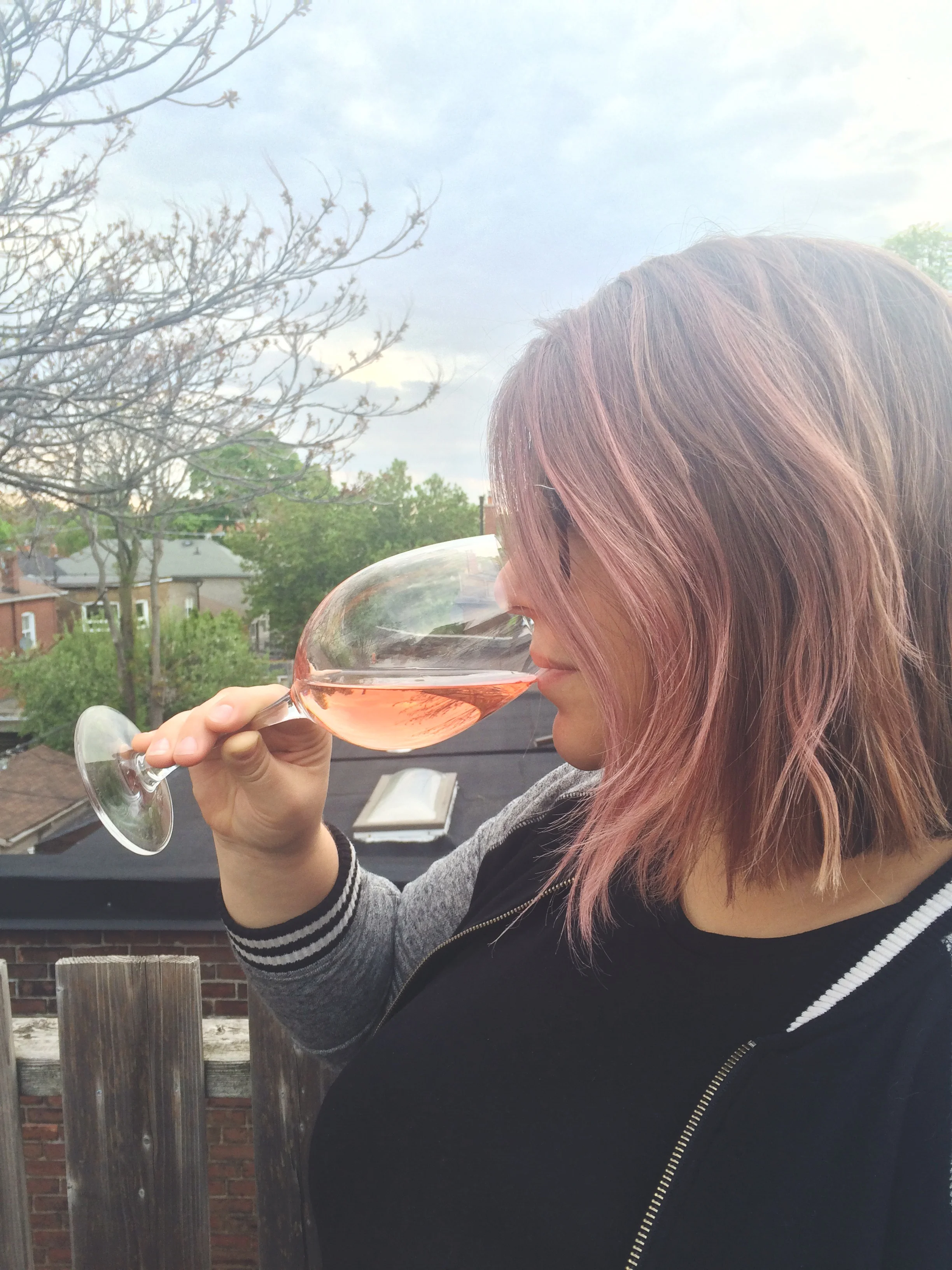 Pro tip: match your hair to the colour wine you're drinking a la Dyanna.