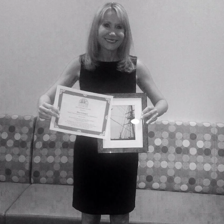 March 2014: Mary receives "Anchor Award" for investigative reporting.