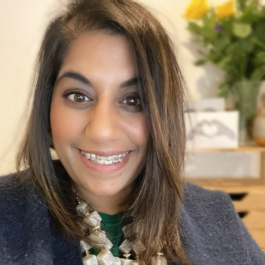 Claire de Souza_square.png