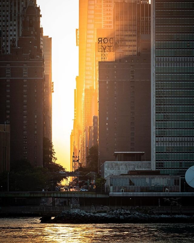 Tudor City.
.
.
.
.
.
#newyork #newyorkcity #nyc #manhattan #queens #42ndstreet #longislandcity #eastriver #gantryplazastatepark #tudorcity #sunset #cityscape #newyork_ig #ig_nycity #what_i_saw_in_nyc #seeyourcity #newyork_instagram #instagramnyc #ny