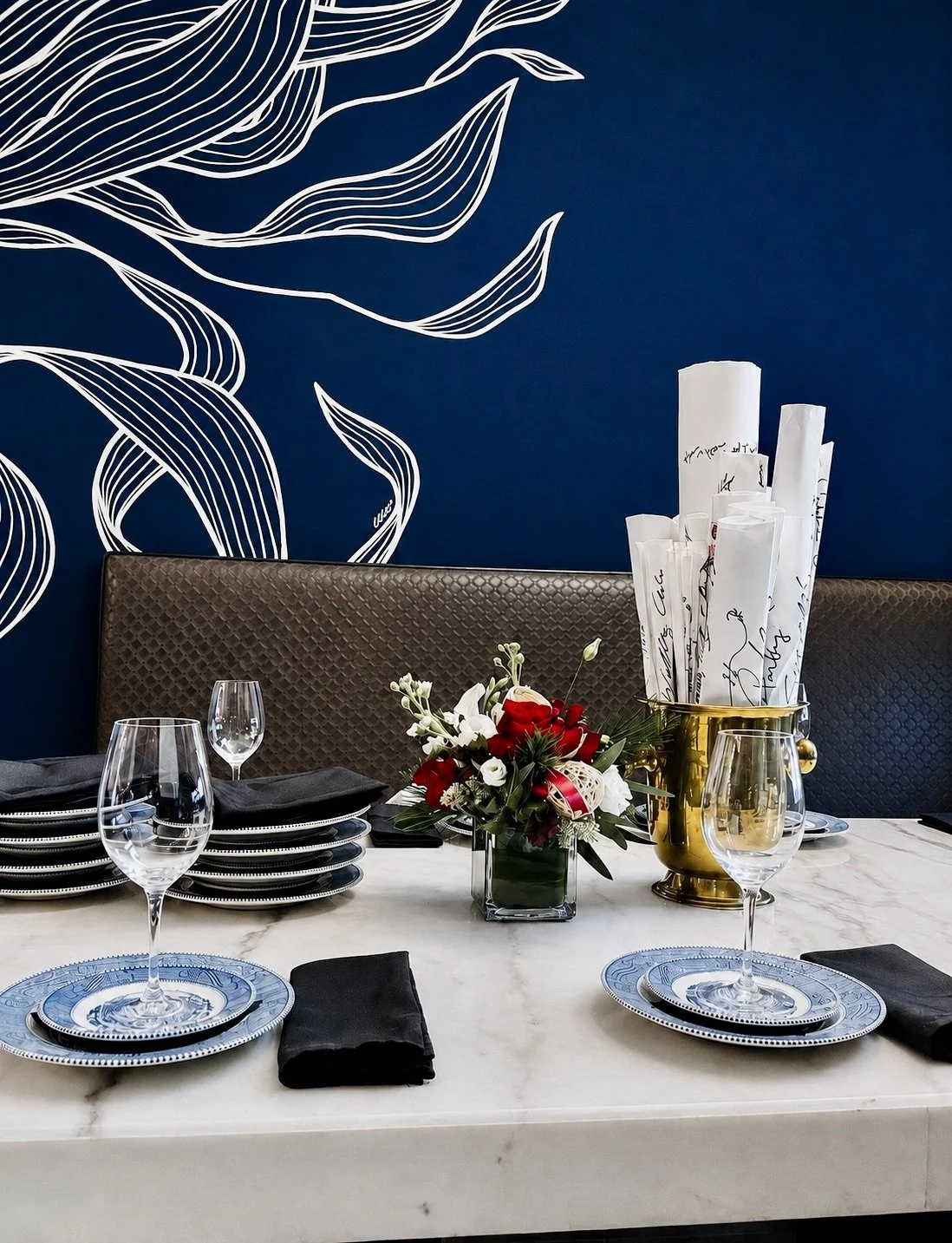 Modern Holiday Tablescape