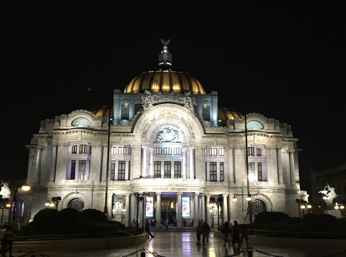 Palacio de Bellas Artes hosts exhibitions and theatrical performances and is the main venue of the Ballet Folklorico de Mexico.